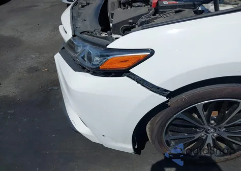 2018 Toyota Camry Se z USA, uszkodzony, nr VIN 4T1B11HK9JU050225